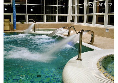 LÁZEŇSKÉ PENZIONY - Konstantinovy Lázně - Wellness centrum Konstantin - vnitřní bazén - proudy