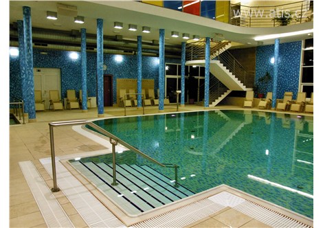 LÁZEŇSKÉ PENZIONY - Konstantinovy Lázně - Wellness centrum Konstantin - vnitřní bazén