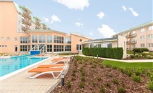 EUROPA FIT - Hévíz - Pohled od bazénu na hotel EUROPA FIT