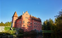 ZLATOVLÁSKA - Pluhův Žďár/Jižná - Státní zámek Červená Lhota, zdroj: Databanka Jižní Čechy. Leží jen 1 km od penzionu Zlatovláska.