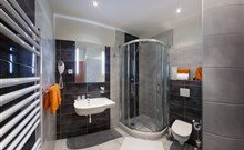 Hotel BENICA - Benešov u Prahy - koupelna v dvoulůžkovém pokoji