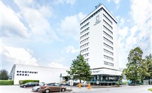 JIČÍN - MĚSTO POHÁDEK, hotel RESTART - exteriér a parkoviště
