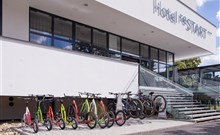 JIČÍN - MĚSTO POHÁDEK, hotel RESTART - Hotelová půjčovna kol / elektrokol / koloběžek /elektrokoloběžek