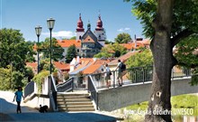 GRAND HOTEL - Třebíč - pohled na baziliku sv. Prokopa a lávku do Židovské čtvrti - Zdroj: České dědictví UNESCO