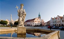 PANGEA - Telč - kašna se sochou svaté Markéty na náměstí Zachariáše z Hradce - Zdroj: České dědictví UNESCO