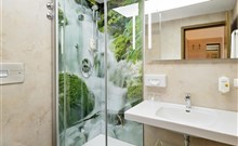 BEST WESTERN HOTEL ANTONIUSHOF - Schönberg - Koupelna v komfortním pokoji