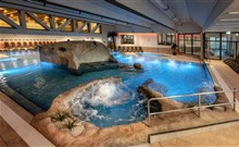THERMENHOTEL STRÖBINGER HOF - Bad Endorf - Chiemgau Thermen - vnitřní areál "Fels Lagune"