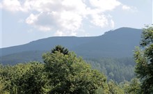 ROLLBA - Loučná nad Desnou - Kociánov - výhled od penzionu na hřebeny Jeseníků