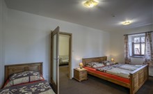 RELAX PENSION SCHÖNWALD - Budišov nad Budišovkou - Podlesí - čtyřlůžkový apartmán - ložnice se třemi lůžky