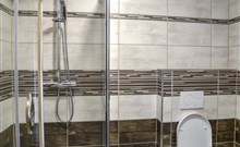 RELAX PENSION SCHÖNWALD - Budišov nad Budišovkou - Podlesí - třílůžkový pokoj - koupelna