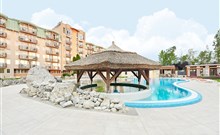 EUROPA FIT - Hévíz - Posezení ve venkovním bazénu hotelu EUROPA FIT