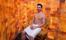 EUROPA FIT - Hévíz - Muž relaxující v sauně