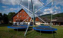 SKILAND - Ostružná - bungee trampolíny