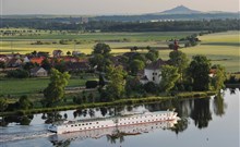 LODÍ FLORENTINA PO LABI DO ČESKÉHO STŘEDOHOŘÍ - Litoměřice - pohled na České středohoří