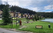 Hotel HRABOVO** - Ružomberok - pohled od hotelu - nádrž Hrabovo