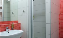 JEZERKA - Seč - Ústupky - dvoulůžkový pokoj Superior - koupelna