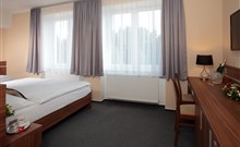 JEZERKA - Seč - Ústupky - třílůžkový pokoj v depandanci