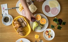 COOEE ALPINE HOTEL KITZBÜHELER ALPEN - St. Johann in Tirol - Snídaně v restauraci