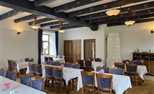 ZÁMECKÝ HOTEL NÁCHOD - modrý salonek