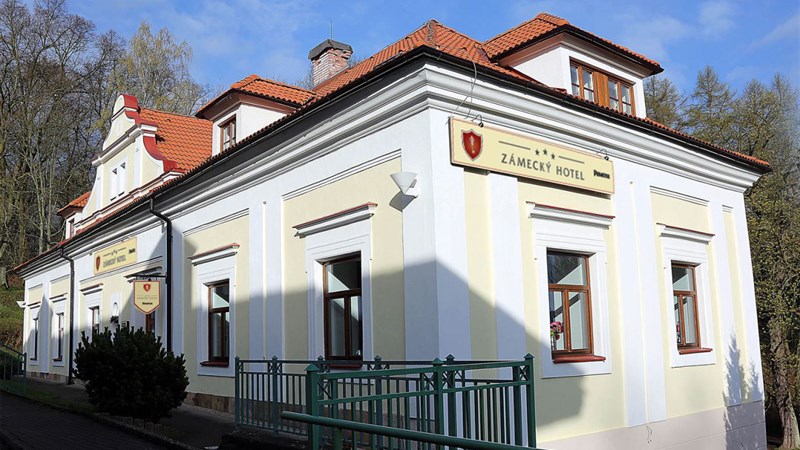 ZÁMECKÝ HOTEL NÁCHOD
