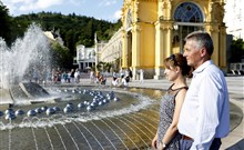 ROYAL - Mariánské Lázně - lázeňská kolonáda a Zpívající fontána
