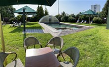 Hotel BENICA - Benešov u Prahy - bazén na hotelové zahradě