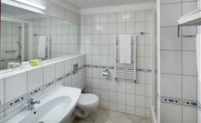 BABYLON - Liberec - Pokoj - koupelna