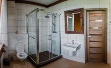 DOVOLENÁ S PŘÍCHUTÍ WHISKY - NESTVILLE APARTMENTS - Hniezdne