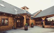 DOVOLENÁ S PŘÍCHUTÍ WHISKY - NESTVILLE APARTMENTS - Hniezdne