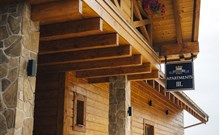 DOVOLENÁ S PŘÍCHUTÍ WHISKY - NESTVILLE APARTMENTS - Hniezdne