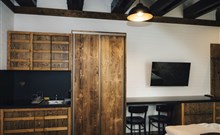 DOVOLENÁ S PŘÍCHUTÍ WHISKY - NESTVILLE APARTMENTS - Hniezdne