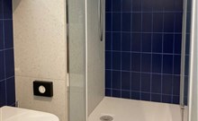 IBIS STYLES RELAX - Rožnov pod Radhoštěm - koupelna v pokoji SUPERIOR