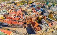 HOLIDAY INN EXPRESS LUBLIN - Lublin - Letecký pohled na staré město v Lublinu. V popředí Krakovská brána.
