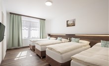 GRAND - Doksy - Pohled na tři postele v hotelu Hotel GRAND