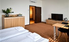 NA KOLE VINOHRADY UHERSKOHRADIŠŤSKA, hotel FABRIKA