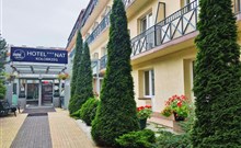 NAT*** - Kołobrzeg - Pohled na vchod do hotelu NAT v Kolobřehu