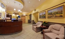 NAT*** - Krynica Zdrój - Posezení u recepce hotelu