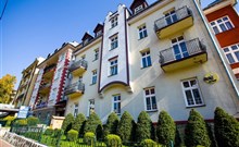 NAT*** - Krynica Zdrój - Přední pohled na hotel NAT