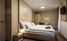 LÉTO PLNÉ ZÁŽITKŮ - Horský hotel Lorkova vila - Čeladná - pokoj COMFORT