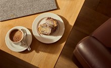 PARKHOTEL KIRCHBERG - Kirchberg - PARKHOTEL KIRCHBERG - pohled na kafe s dezertem
