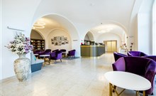 ANTON FLORIAN - Valtice - Zámecký hotel ANTON FLORIAN pohled na posezení v recepci