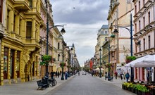 PURO - Lodź - Ulice Piotrkowska - reprezentativní tepna Lodže, dlouhá 4,2 km a vedoucí od Placu Wolności k Placu Niepodległości.