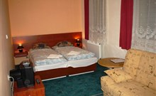 Penzion SCHAUMANNŮV DVŮR - Karlovice - dvoulůžkový pokoj s možností dvou přistýlek