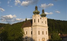 STARÁ ŠKOLA - Sloup u Moravského krasu - Kostel Panny Marie Bolestné