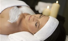 EUROPA FIT - Hévíz - Relaxující žena na peelingu