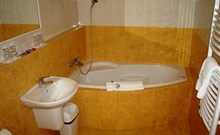 SCHAUMANNŮV DVŮR - Karlovice - koupena s vířivou vanou