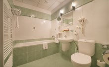 PODHRAD - Hluboká nad Vltavou - koupelna ve dvoulůžkovém pokoji v hotelu Podhrad