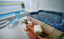 PODHRAD - Hluboká nad Vltavou - wellness centrum - whirlpool a bazén