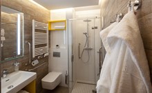 LÁZNĚ JANSKÉ LÁZNĚ - Janské Lázně - hotel TERRA - koupelny