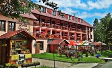 ZORA - Tatranská Lomnica - penzion exteriér léto